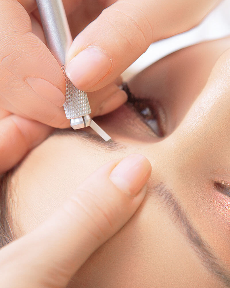 Natürliches Micorblading für Augenbrauen Permanent Make-Up